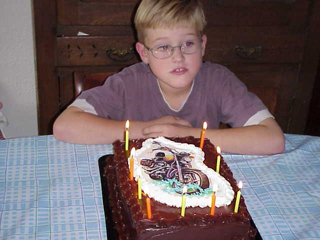Buzz_Cake.jpg (33995 bytes)