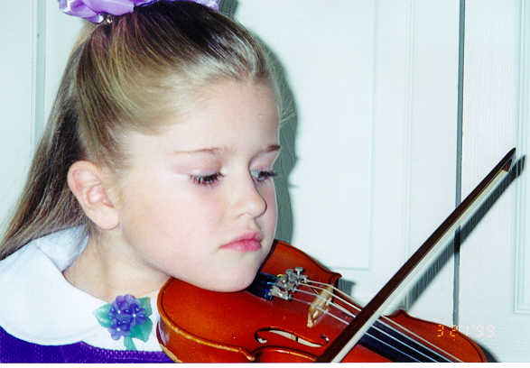 Sis_Violin.jpg (28245 bytes)